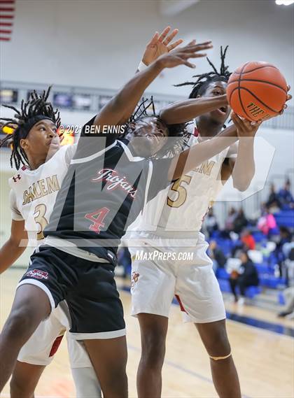 Thumbnail 3 in Dougherty vs Salem (Legends Classic Showdown) photogallery.
