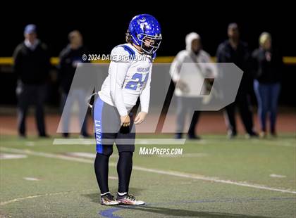 Thumbnail 3 in Simi Valley vs. La Habra (CIF SS D3 Quarter Final) photogallery.