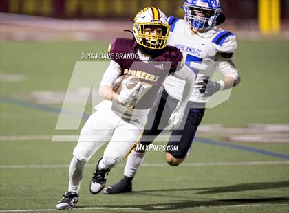 Thumbnail 3 in Simi Valley vs. La Habra (CIF SS D3 Quarter Final) photogallery.