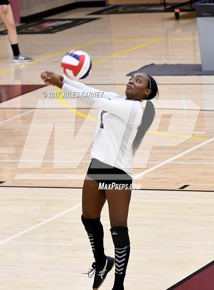 Thumbnail 3 in Clark vs. Faith Lutheran photogallery.