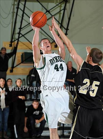 Thumbnail 2 in Pioneer vs. Dixon (Ram Jam Classic) photogallery.