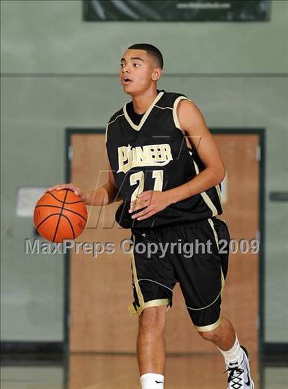 Thumbnail 3 in Pioneer vs. Dixon (Ram Jam Classic) photogallery.