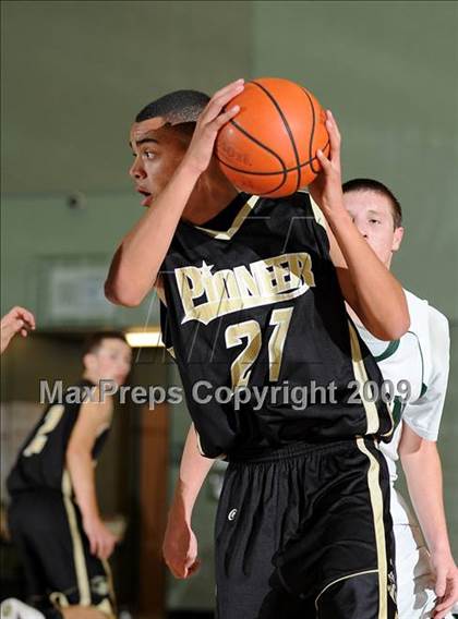 Thumbnail 2 in Pioneer vs. Dixon (Ram Jam Classic) photogallery.