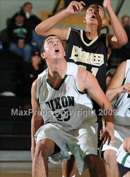 Thumbnail 2 in Pioneer vs. Dixon (Ram Jam Classic) photogallery.