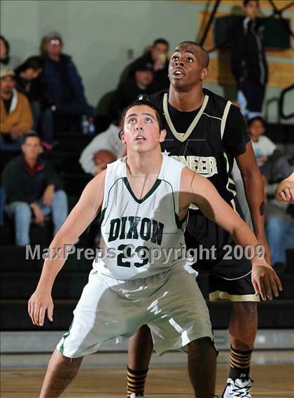 Thumbnail 3 in Pioneer vs. Dixon (Ram Jam Classic) photogallery.
