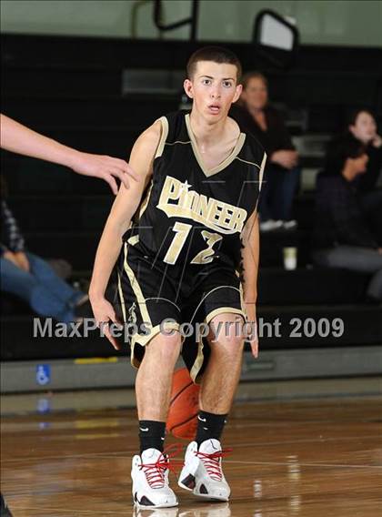Thumbnail 2 in Pioneer vs. Dixon (Ram Jam Classic) photogallery.