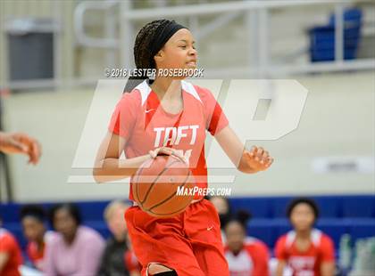 Thumbnail 3 in Warren vs. Taft photogallery.