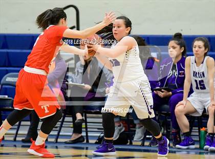 Thumbnail 2 in Warren vs. Taft photogallery.