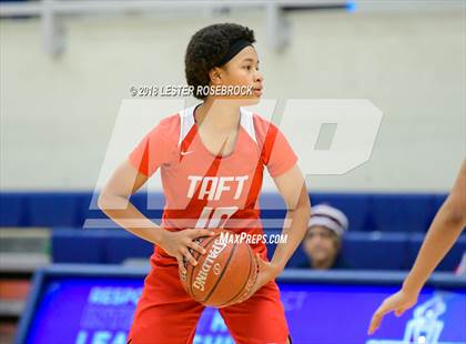 Thumbnail 1 in Warren vs. Taft photogallery.