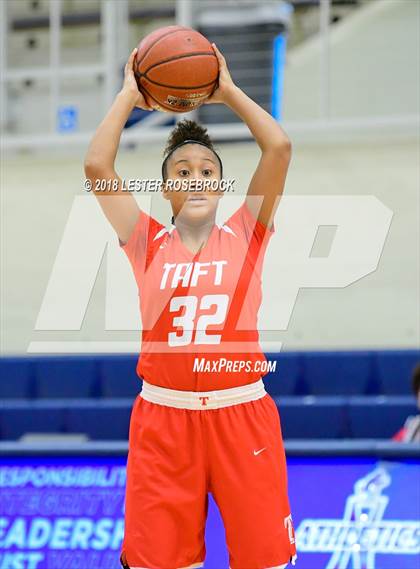 Thumbnail 3 in Warren vs. Taft photogallery.