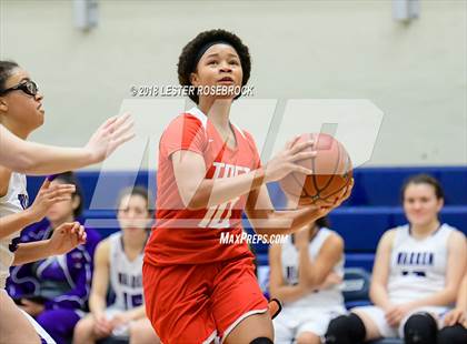 Thumbnail 1 in Warren vs. Taft photogallery.