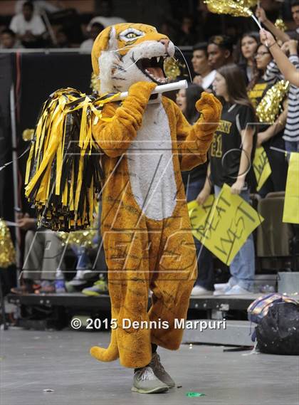 Thumbnail 3 in Clovis West vs. Edison (CIF Central - D1 Girls Final) photogallery.