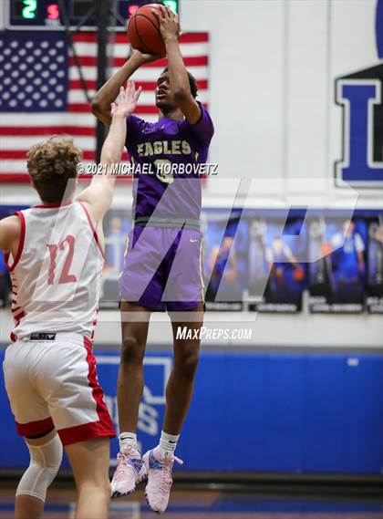 Thumbnail 3 in Marcus vs. Richardson (UIL 6A Area Playoff) photogallery.