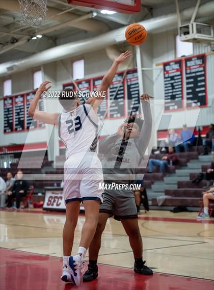 Thumbnail 3 in Cimarron-Memorial vs Oak Ridge (Torrey Pines Holiday Classic Tip-Off)  photogallery.