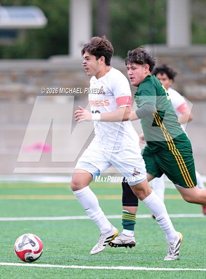Thumbnail 2 in Cypress vs. Saddleback (Hawks Invitational) photogallery.