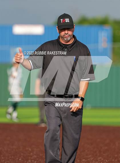 Thumbnail 2 in Edgewood vs. Scurry-Rosser (UIL 3A Area Playoff) photogallery.