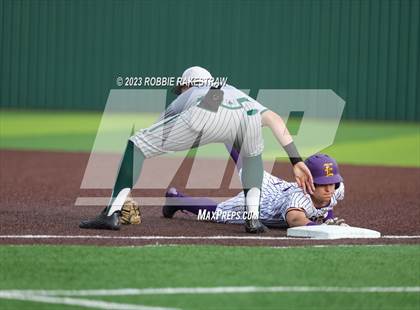 Thumbnail 3 in Edgewood vs. Scurry-Rosser (UIL 3A Area Playoff) photogallery.