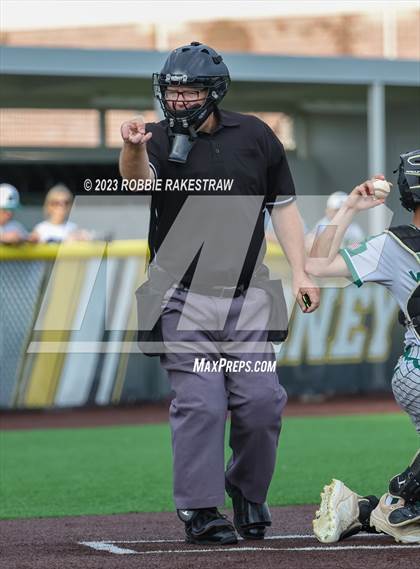Thumbnail 1 in Edgewood vs. Scurry-Rosser (UIL 3A Area Playoff) photogallery.