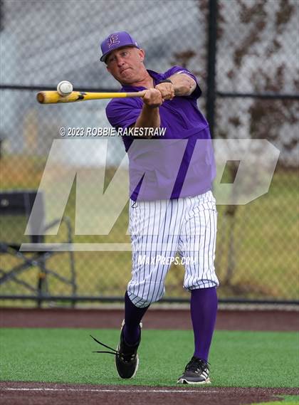 Thumbnail 1 in Edgewood vs. Scurry-Rosser (UIL 3A Area Playoff) photogallery.