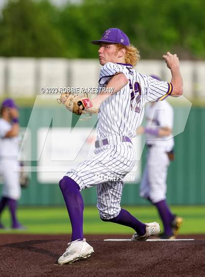 Thumbnail 2 in Edgewood vs. Scurry-Rosser (UIL 3A Area Playoff) photogallery.