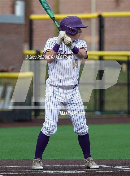 Thumbnail 1 in Edgewood vs. Scurry-Rosser (UIL 3A Area Playoff) photogallery.