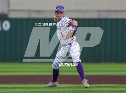 Thumbnail 2 in Edgewood vs. Scurry-Rosser (UIL 3A Area Playoff) photogallery.