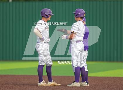 Thumbnail 2 in Edgewood vs. Scurry-Rosser (UIL 3A Area Playoff) photogallery.