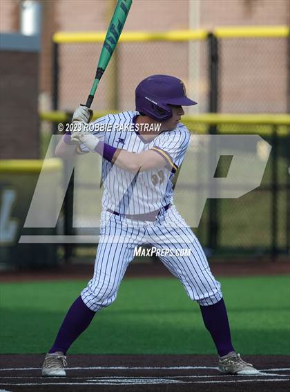 Thumbnail 1 in Edgewood vs. Scurry-Rosser (UIL 3A Area Playoff) photogallery.