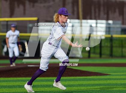 Thumbnail 3 in Edgewood vs. Scurry-Rosser (UIL 3A Area Playoff) photogallery.