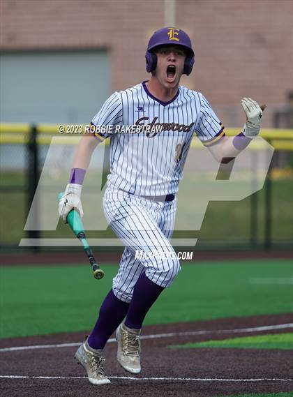 Thumbnail 2 in Edgewood vs. Scurry-Rosser (UIL 3A Area Playoff) photogallery.