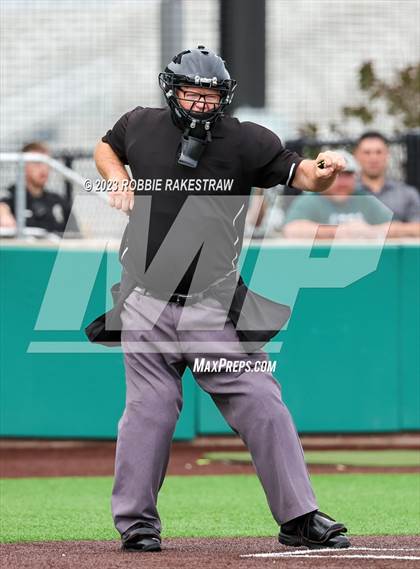 Thumbnail 1 in Edgewood vs. Scurry-Rosser (UIL 3A Area Playoff) photogallery.