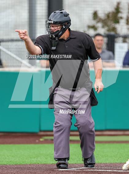 Thumbnail 2 in Edgewood vs. Scurry-Rosser (UIL 3A Area Playoff) photogallery.