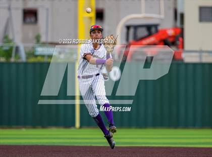 Thumbnail 1 in Edgewood vs. Scurry-Rosser (UIL 3A Area Playoff) photogallery.