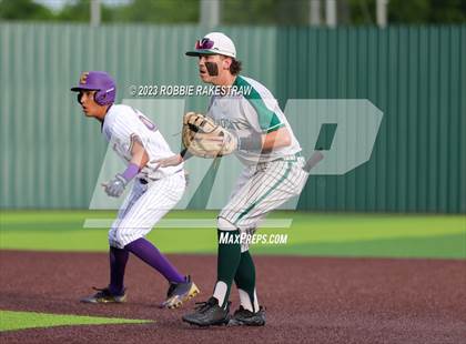 Thumbnail 1 in Edgewood vs. Scurry-Rosser (UIL 3A Area Playoff) photogallery.