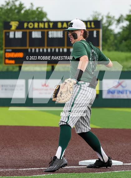 Thumbnail 2 in Edgewood vs. Scurry-Rosser (UIL 3A Area Playoff) photogallery.