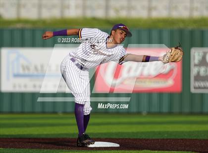 Thumbnail 3 in Edgewood vs. Scurry-Rosser (UIL 3A Area Playoff) photogallery.