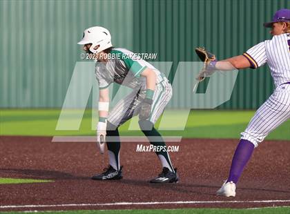 Thumbnail 3 in Edgewood vs. Scurry-Rosser (UIL 3A Area Playoff) photogallery.