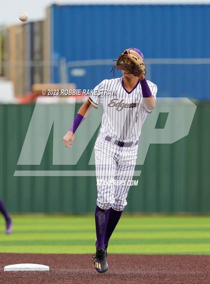 Thumbnail 3 in Edgewood vs. Scurry-Rosser (UIL 3A Area Playoff) photogallery.