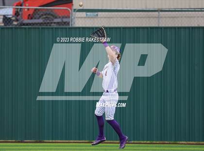 Thumbnail 2 in Edgewood vs. Scurry-Rosser (UIL 3A Area Playoff) photogallery.