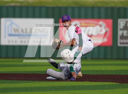 Thumbnail 2 in Edgewood vs. Scurry-Rosser (UIL 3A Area Playoff) photogallery.