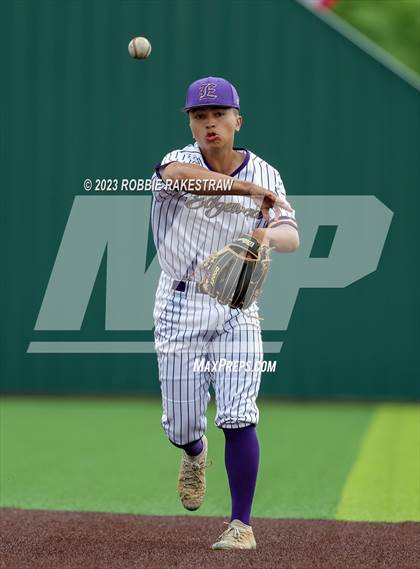 Thumbnail 3 in Edgewood vs. Scurry-Rosser (UIL 3A Area Playoff) photogallery.