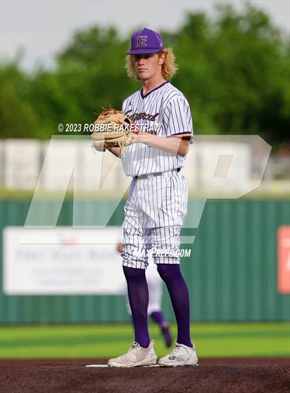 Thumbnail 3 in Edgewood vs. Scurry-Rosser (UIL 3A Area Playoff) photogallery.