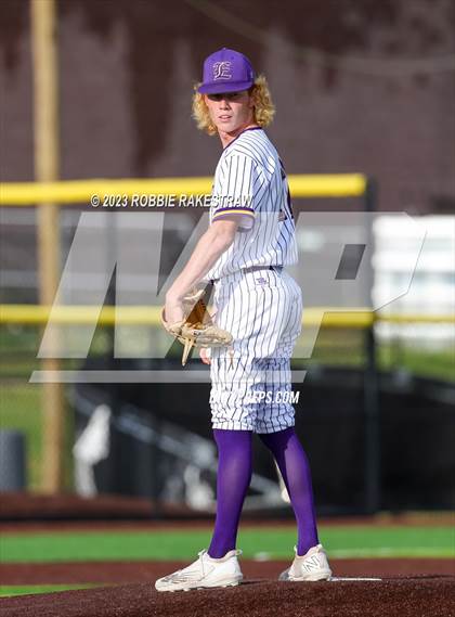 Thumbnail 3 in Edgewood vs. Scurry-Rosser (UIL 3A Area Playoff) photogallery.