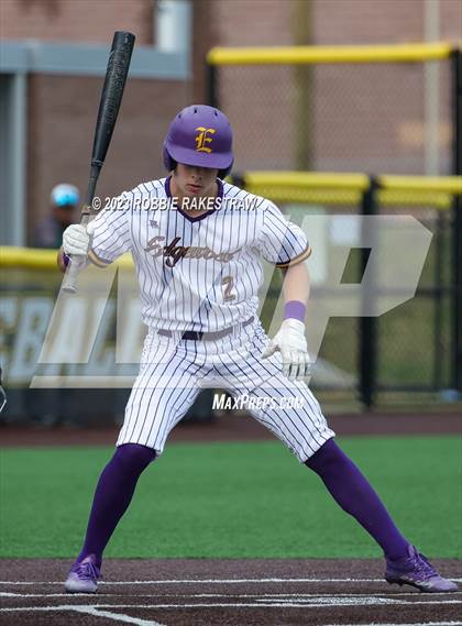 Thumbnail 2 in Edgewood vs. Scurry-Rosser (UIL 3A Area Playoff) photogallery.