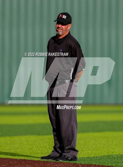 Thumbnail 1 in Edgewood vs. Scurry-Rosser (UIL 3A Area Playoff) photogallery.