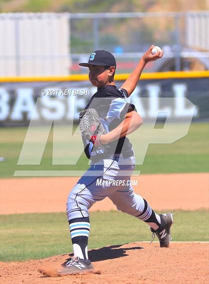 Thumbnail 3 in Salesian vs. Camarillo photogallery.