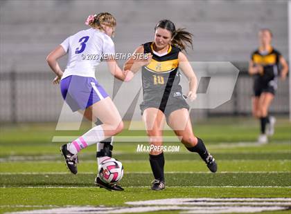 Thumbnail 1 in St. Amant vs. Byrd (Division I Regional Playoff) photogallery.