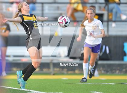 Thumbnail 3 in St. Amant vs. Byrd (Division I Regional Playoff) photogallery.