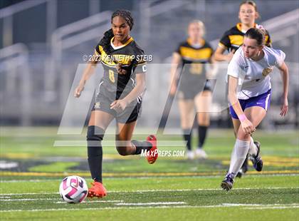 Thumbnail 2 in St. Amant vs. Byrd (Division I Regional Playoff) photogallery.