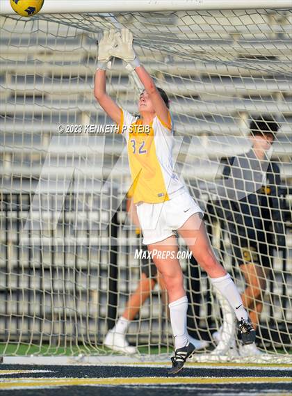 Thumbnail 2 in St. Amant vs. Byrd (Division I Regional Playoff) photogallery.